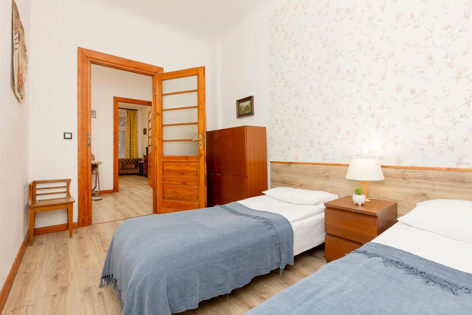 Vintage Praga By Renters Butas